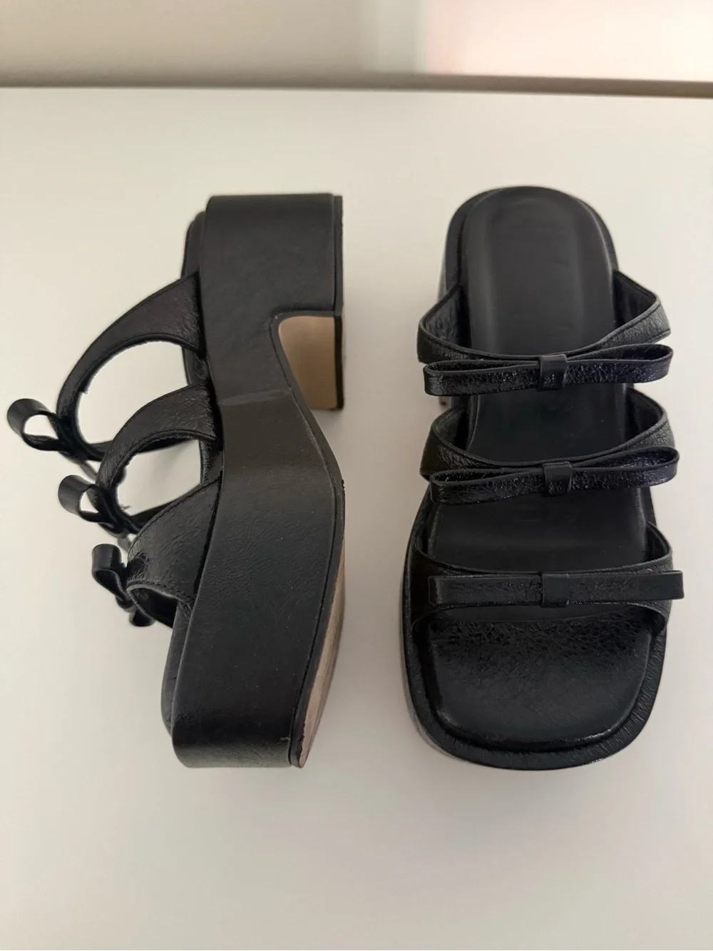 MARGESHERWOOD Black Ribbon Sandals